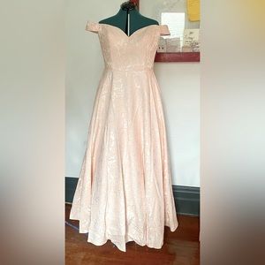 Brand new Alyce Paris floor length formal prom, wedding, or ball gown - POCKETS!